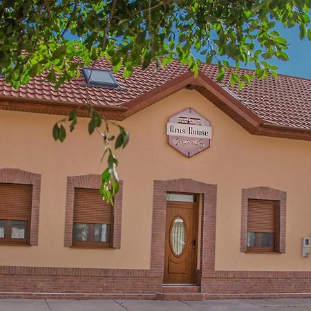 Oros House Apartmanház Orosháza Esterno foto