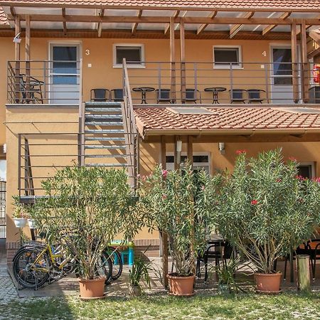 Oros House Apartmanház Orosháza Esterno foto