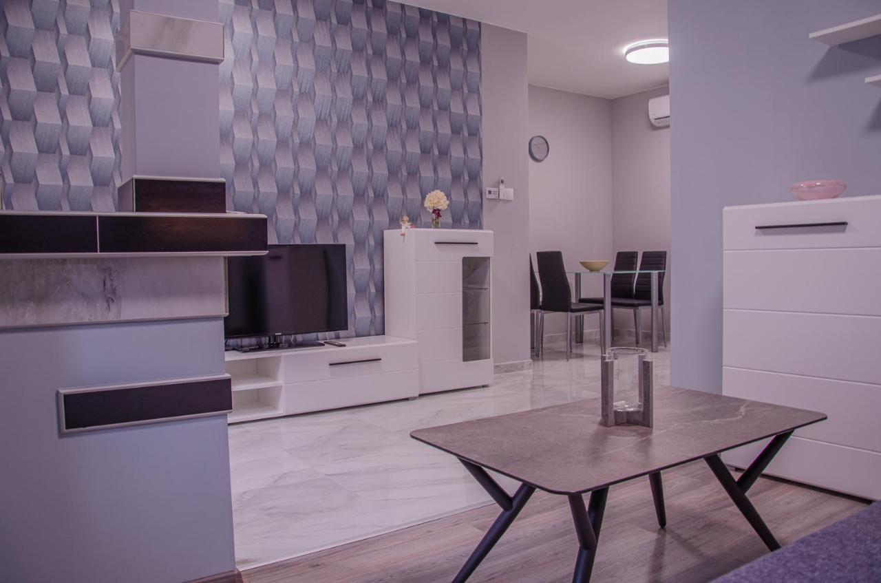 Oros House Apartmanház Orosháza Esterno foto