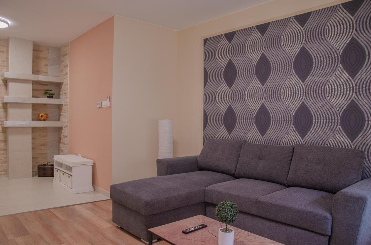 Oros House Apartmanház Orosháza Esterno foto