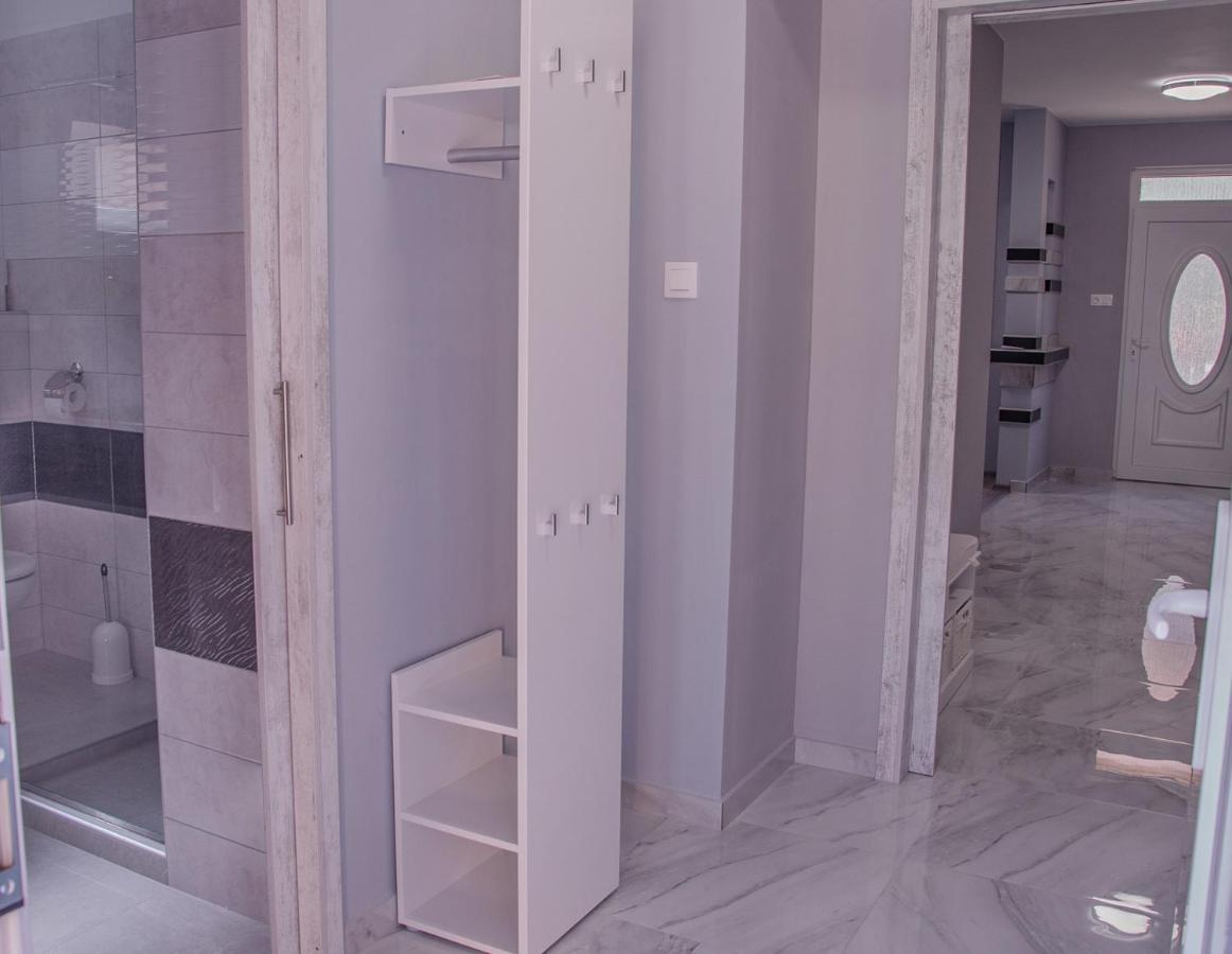 Oros House Apartmanház Orosháza Esterno foto