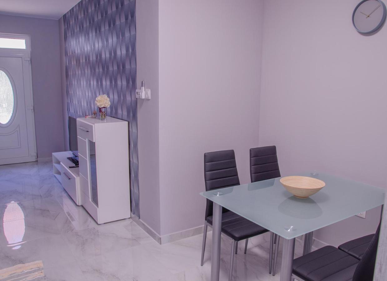 Oros House Apartmanház Orosháza Esterno foto