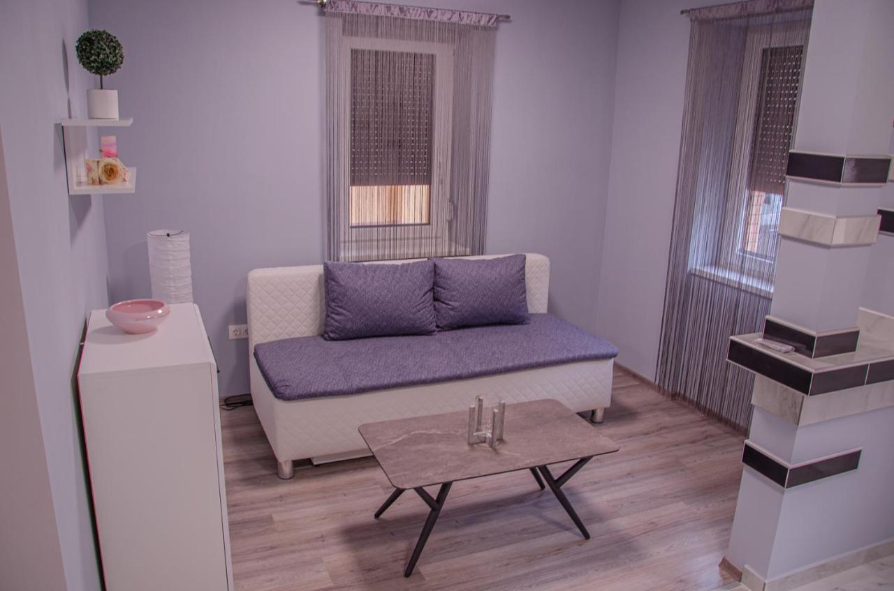 Oros House Apartmanház Orosháza Esterno foto