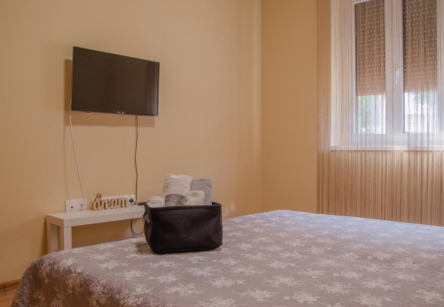 Oros House Apartmanház Orosháza Esterno foto