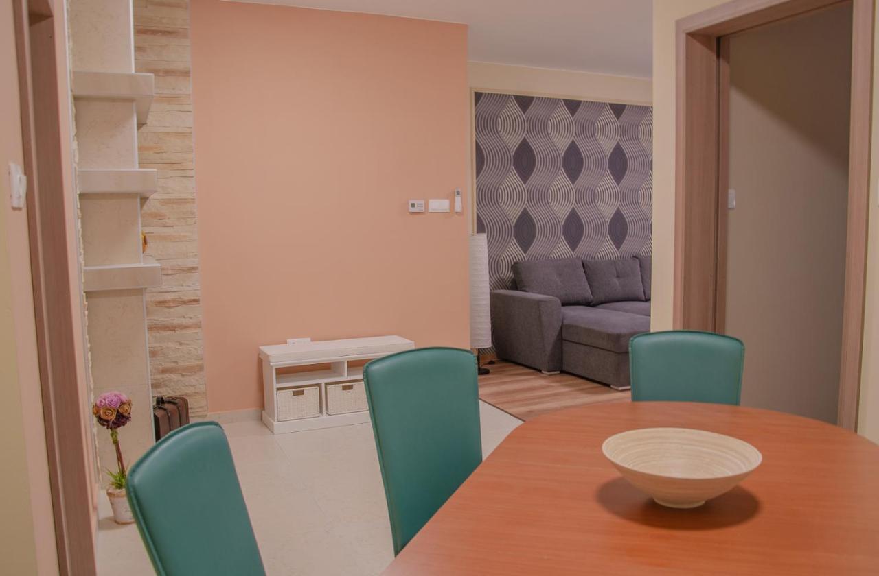 Oros House Apartmanház Orosháza Esterno foto
