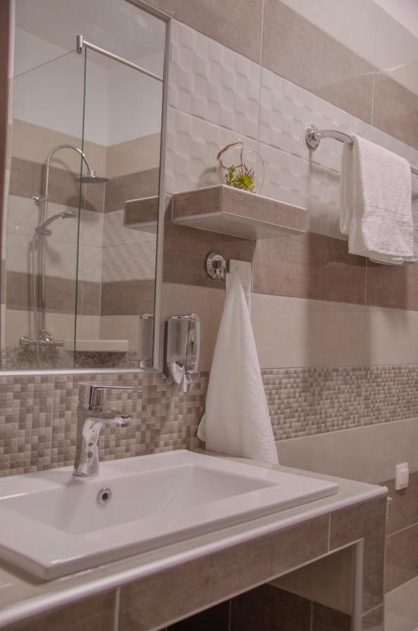 Oros House Apartmanház Orosháza Esterno foto