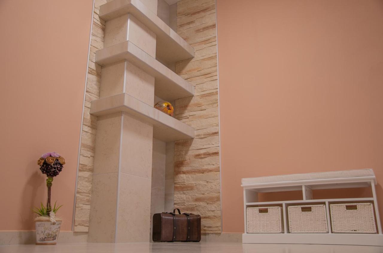 Oros House Apartmanház Orosháza Esterno foto