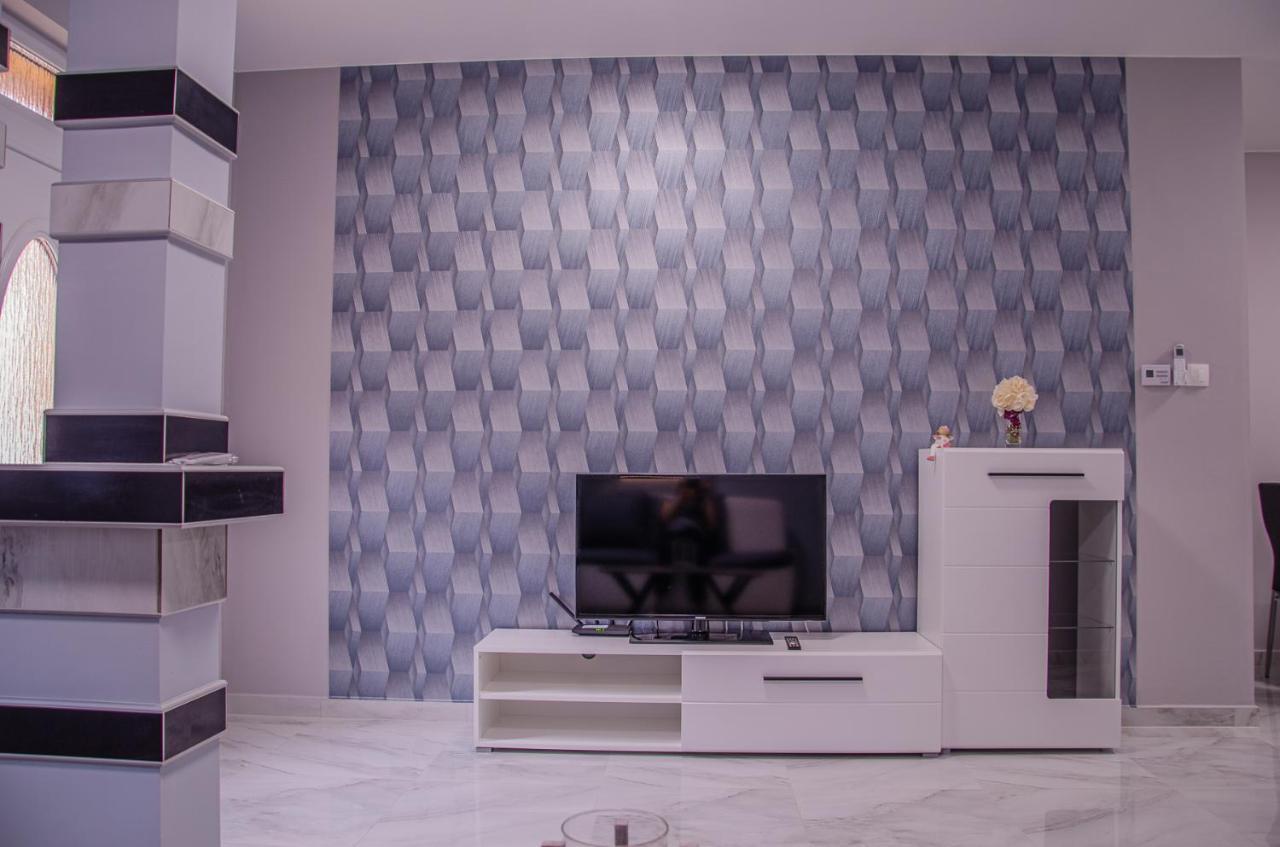 Oros House Apartmanház Orosháza Esterno foto
