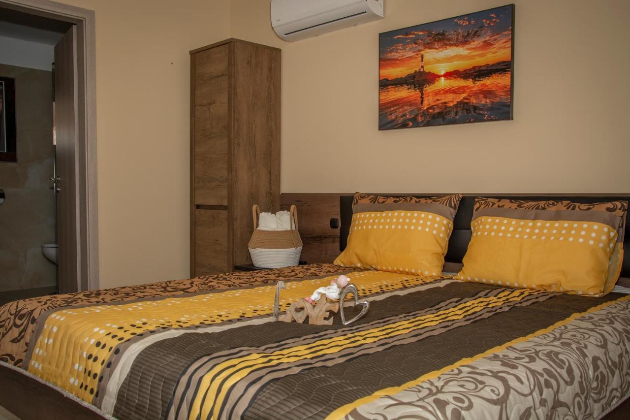 Oros House Apartmanház Orosháza Esterno foto