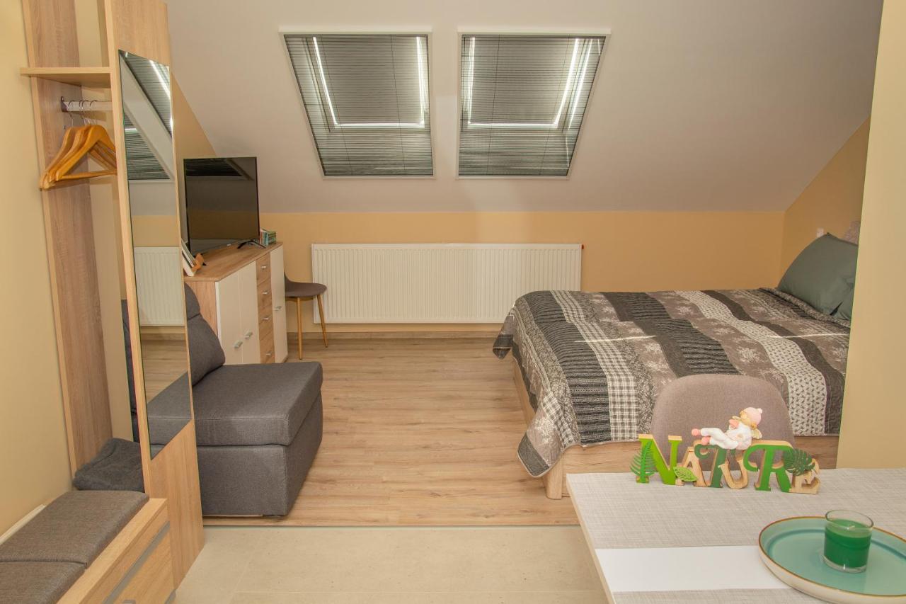 Oros House Apartmanház Orosháza Esterno foto