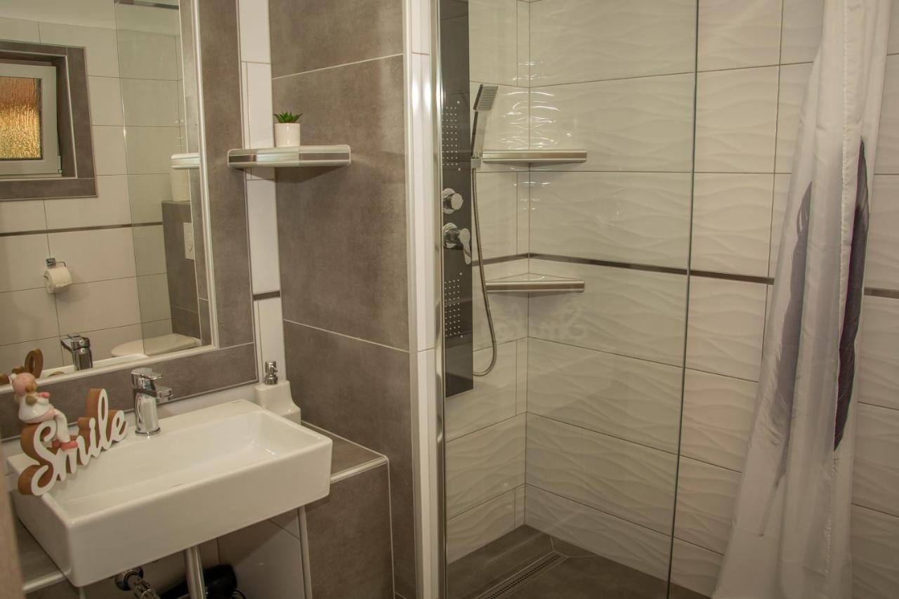Oros House Apartmanház Orosháza Esterno foto