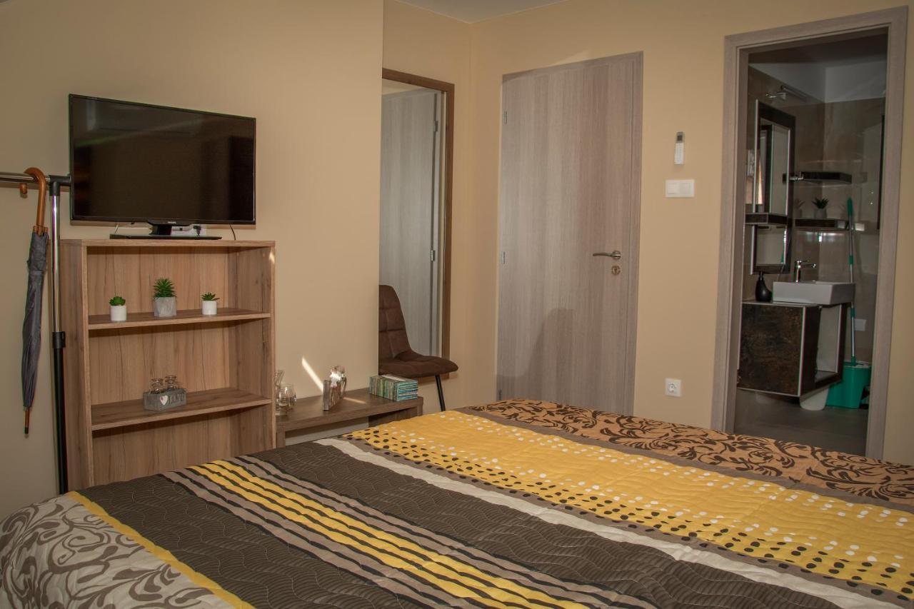 Oros House Apartmanház Orosháza Esterno foto