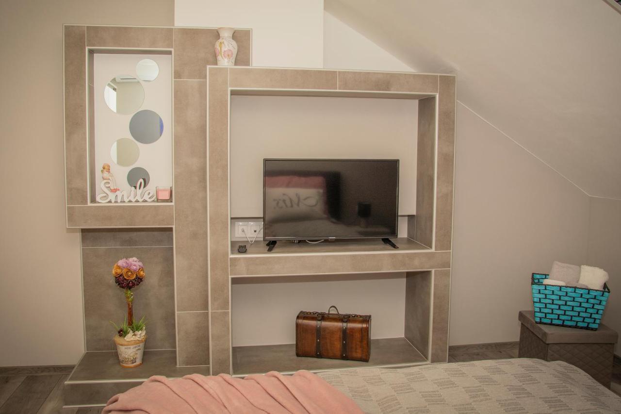 Oros House Apartmanház Orosháza Esterno foto