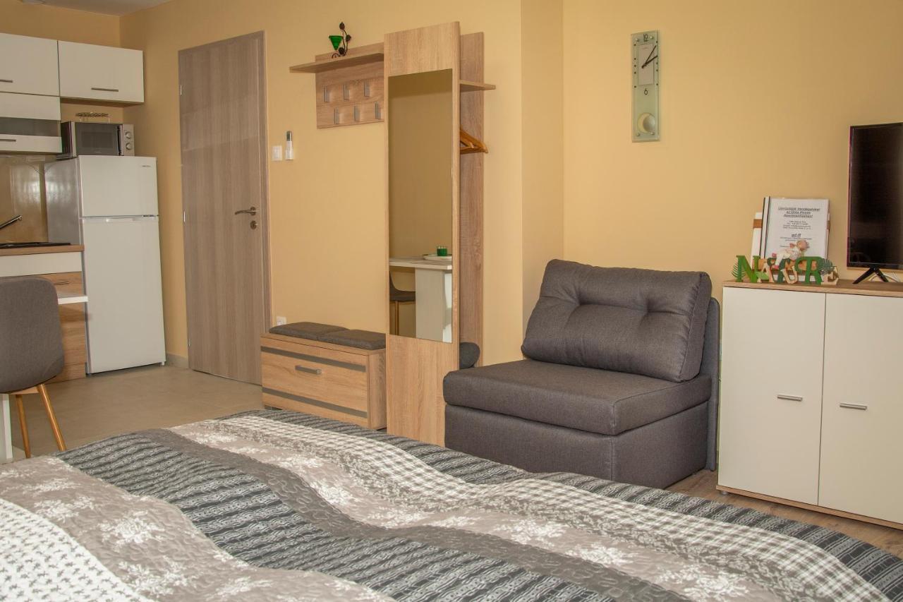 Oros House Apartmanház Orosháza Esterno foto